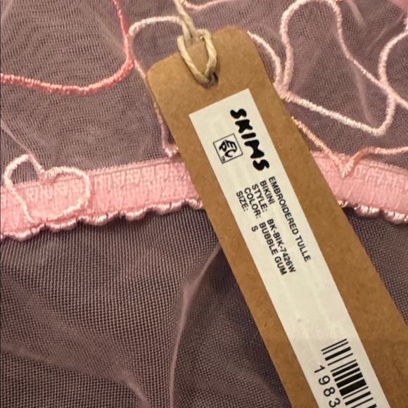 SKIMS Embroidered Tulle Unlined Demi Bra and Bikini Panties Bubble Gum Hearts - Picture 4 of 6